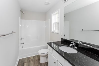 007 photo main bathroom 10581108