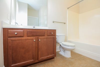 009 Main Bathroom ET51069
