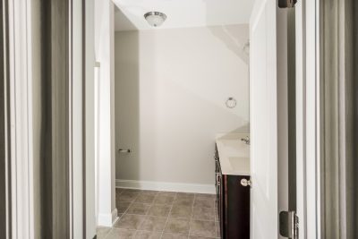 011 photo main bathroom 10581125