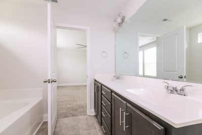 010 Main Bathroom ET51127