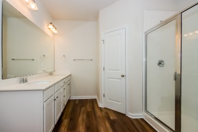 007 photo main bathroom 11851099