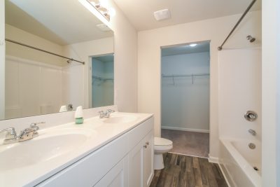 009 Main Bathroom ET31075