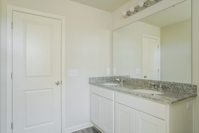 009 photo main bathroom 12011894