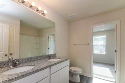 008 photo main bathroom 12369008