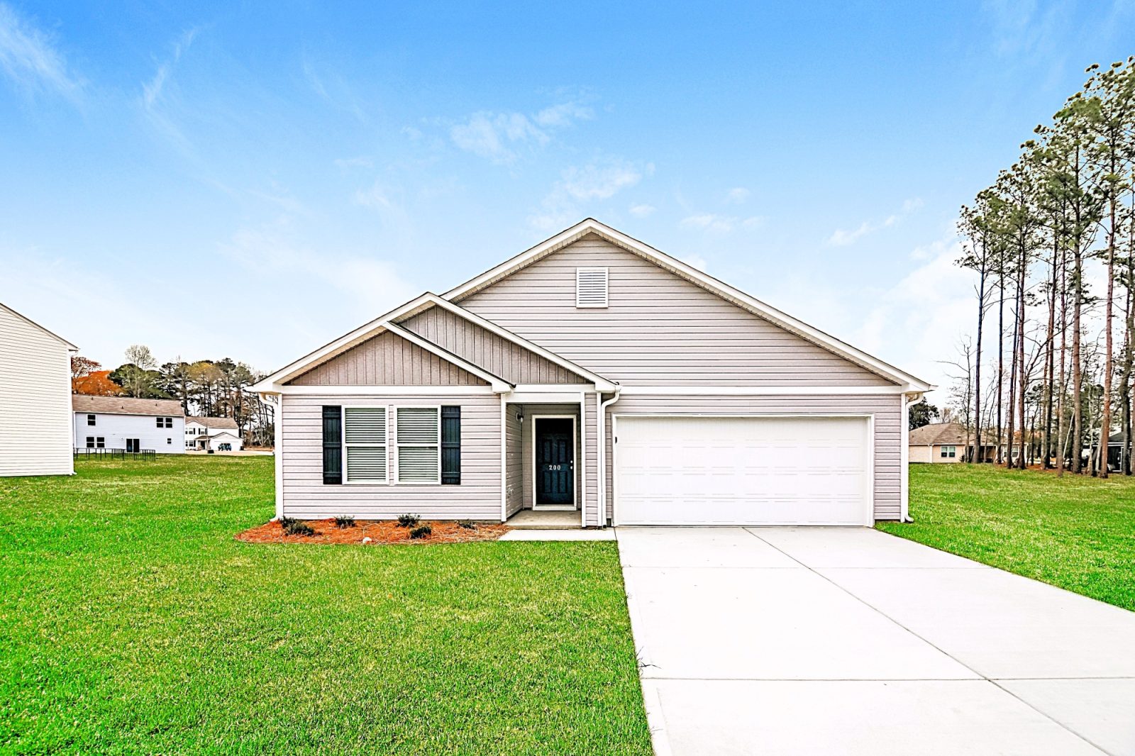 001 photo Front View 352542f4 4e11 402a aaf2 147f886ffae1