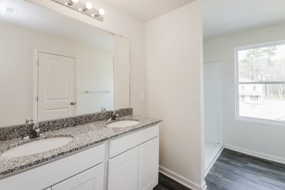009 photo main bathroom 12368962