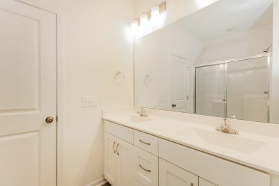 008 photo main bathroom 13279907