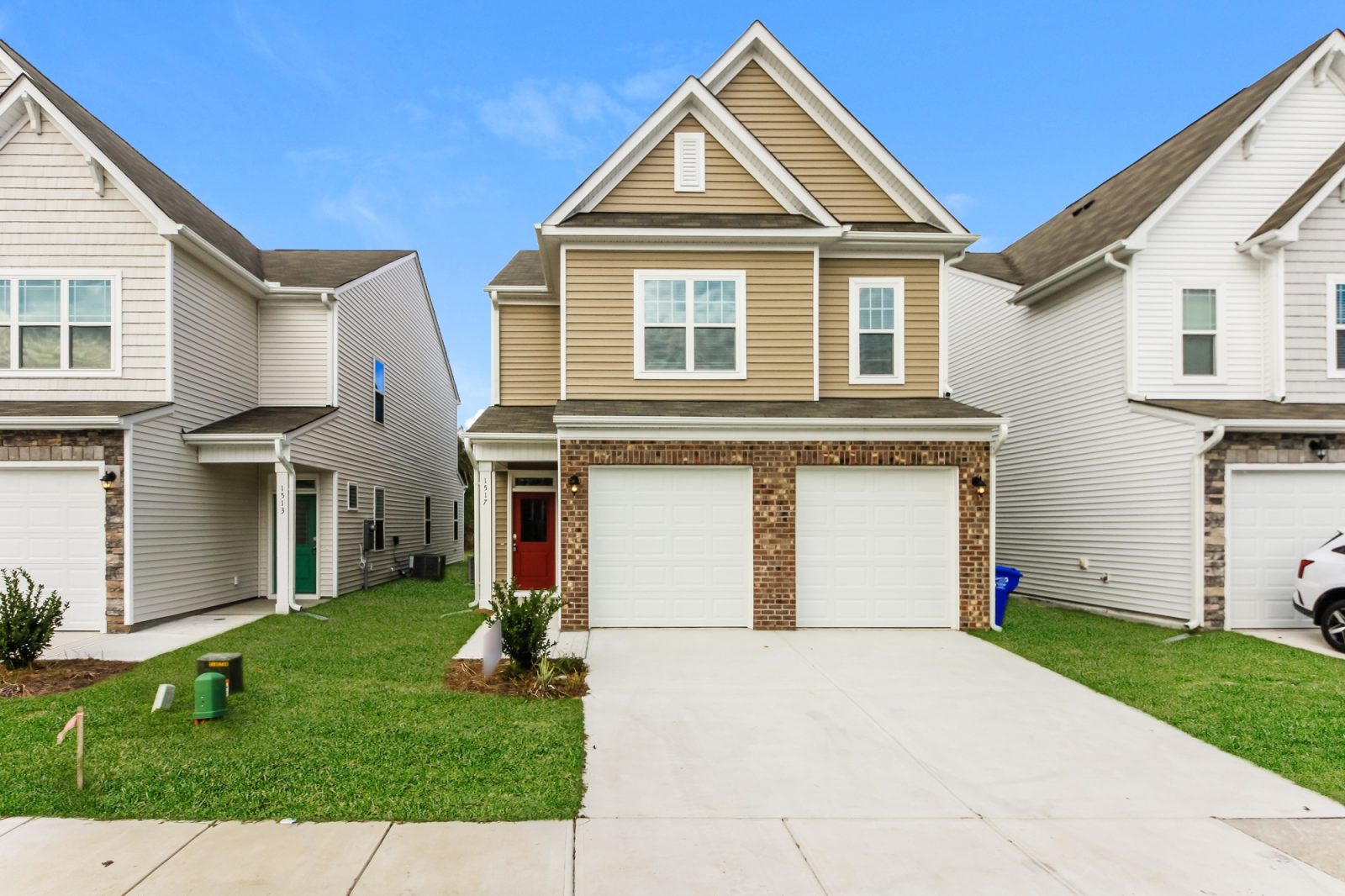 000 Front View 12173628