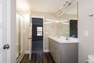 011 Main Bathroom ET51226