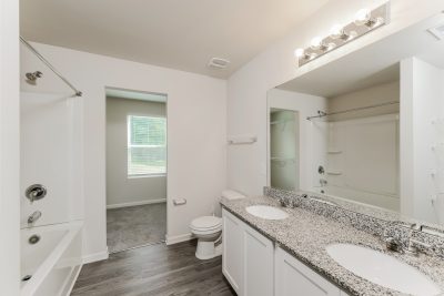 008 photo main bathroom 12990400