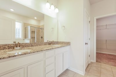 007 photo main bathroom 13981091