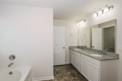 009 photo main bathroom 14446069