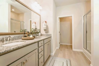 004 021 photo vs main bathroom 15154842