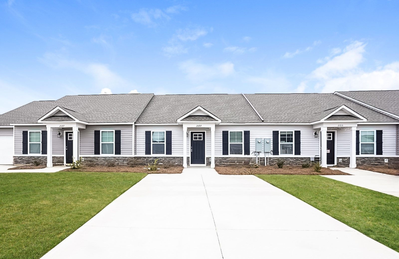 000 Front View 12269431