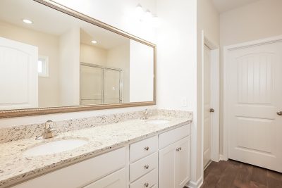 007 photo main bathroom 11800198