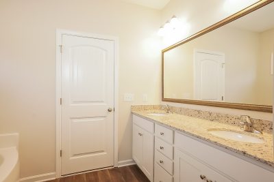 008 photo main bathroom 11800199