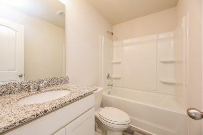 010 Main Bathroom ET41148
