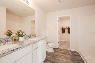 004 photo vs main bathroom 15183498