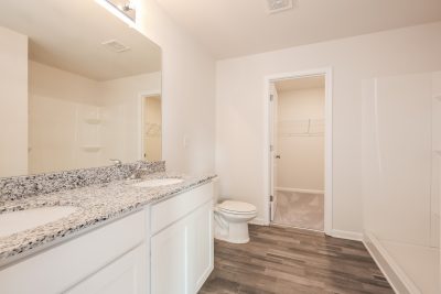 009 photo main bathroom 10577352