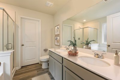 004 019 photo vs main bathroom 15156575 1