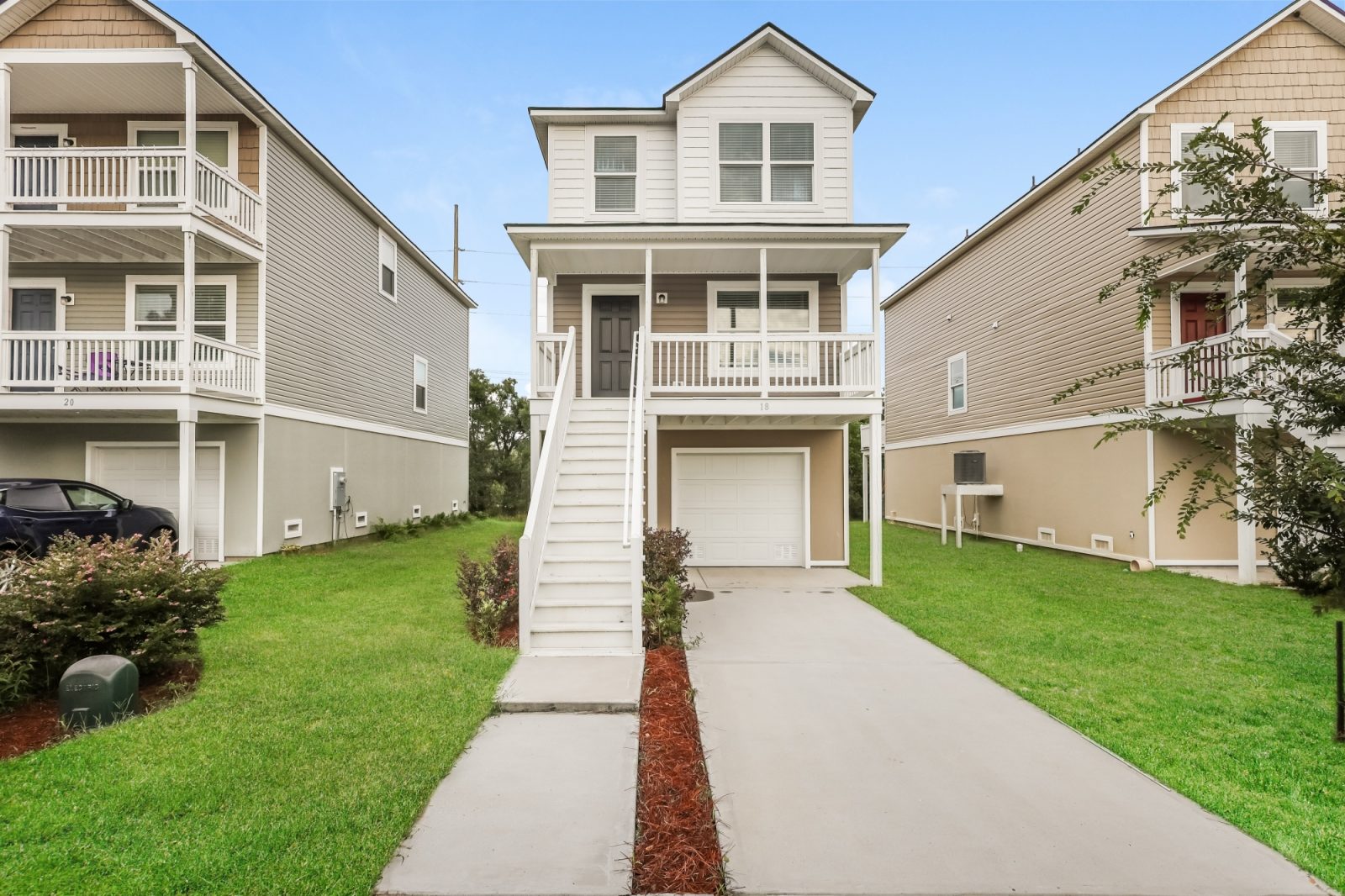 000 photo front view 14071827