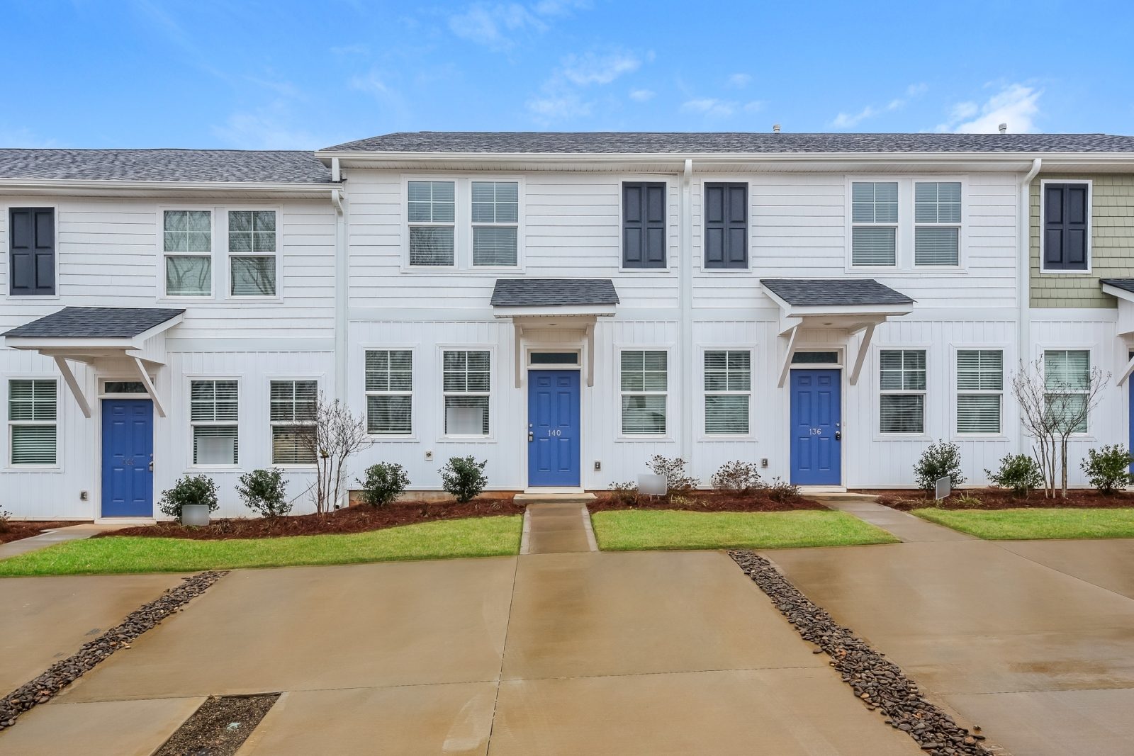 000 photo front view 12334141