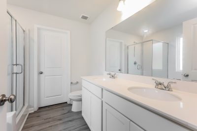 008 photo main bathroom 13286106