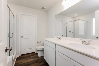 008 photo main bathroom 13285926