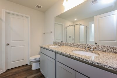 010 Main Bathroom ET71043