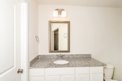 012 Main Bathroom ET91077