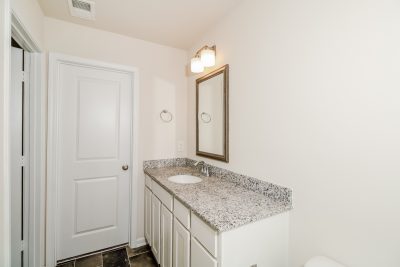 007 photo main bathroom 12955957