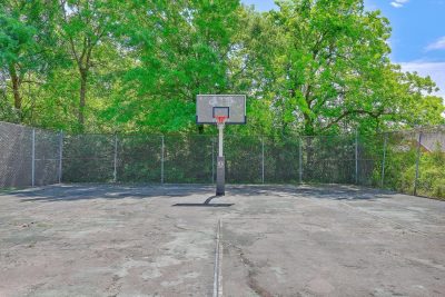 BE Rivers Point Townhomes Basketbal Court