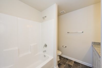 009 Main Bathroom ET42068