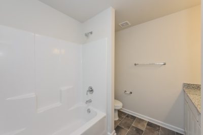 008 Main Bathroom ET42071