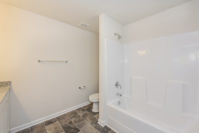 012 Bathroom ET42071