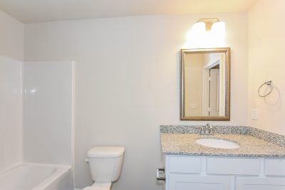 013 Bathroom ET42074