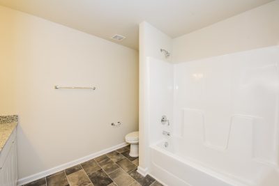 012 Bathroom ET42075