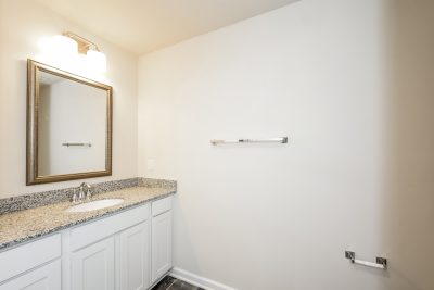 009 Main Bathroom ET42076