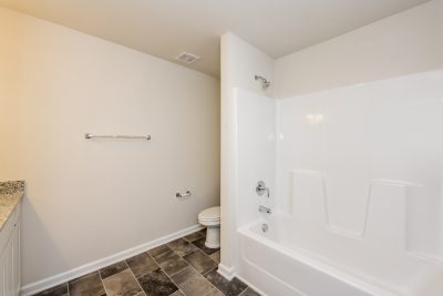013 Bathroom ET42076