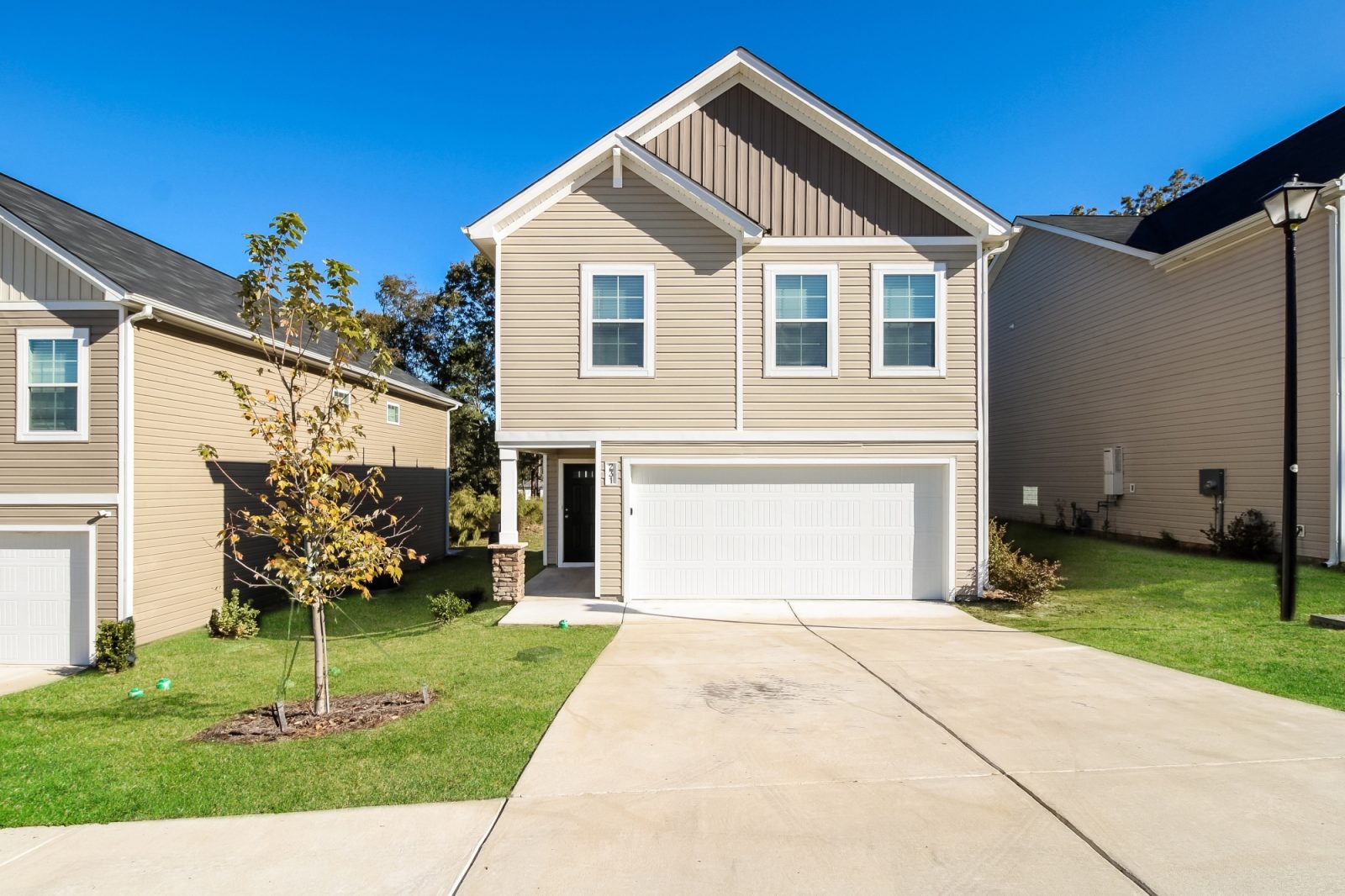 000 Front View 13290492