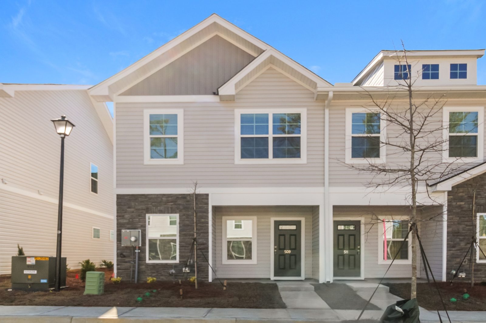 000 Front View 13531710