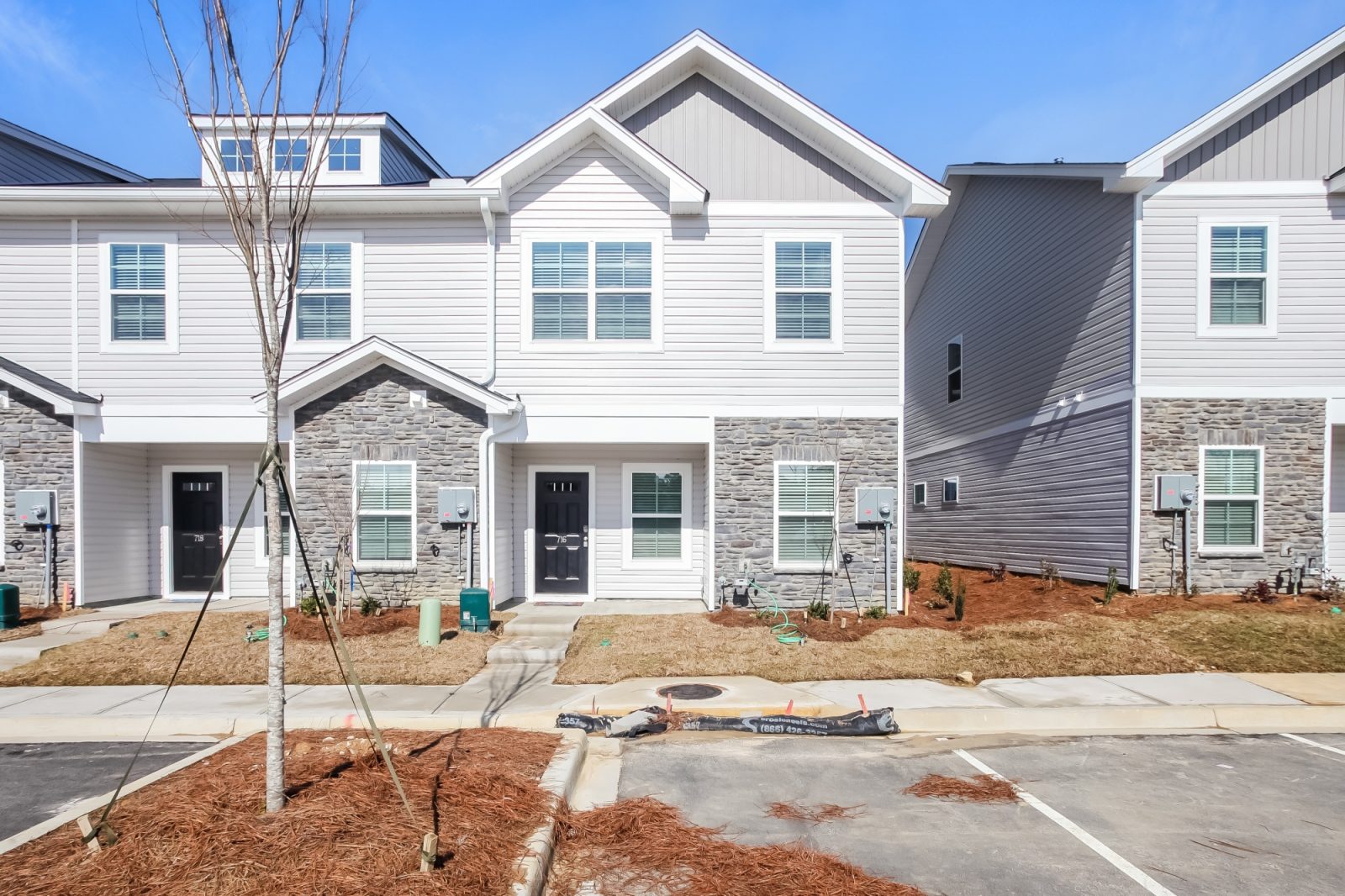 000 Front View 13603293