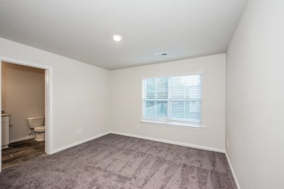 007 photo main bedroom 10055899