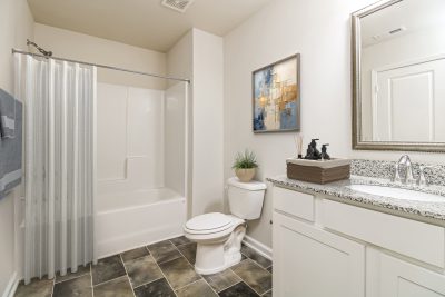 004 014 photo vs main bathroom 15157688