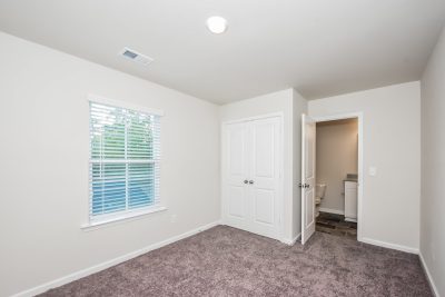 009 photo main bedroom 10055909