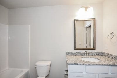 010 photo main bathroom 10055897