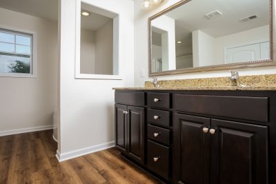 007 photo main bathroom 11034147