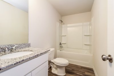 011 Bathroom ET31045