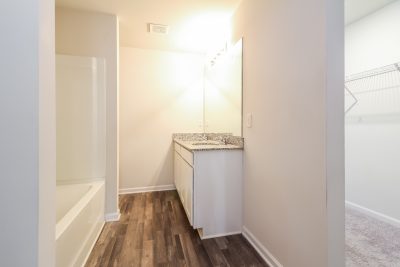 012 Bathroom ET31045