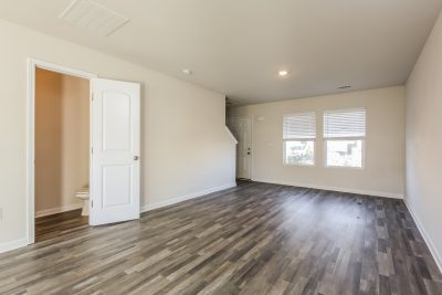 004 Living Room ET41056